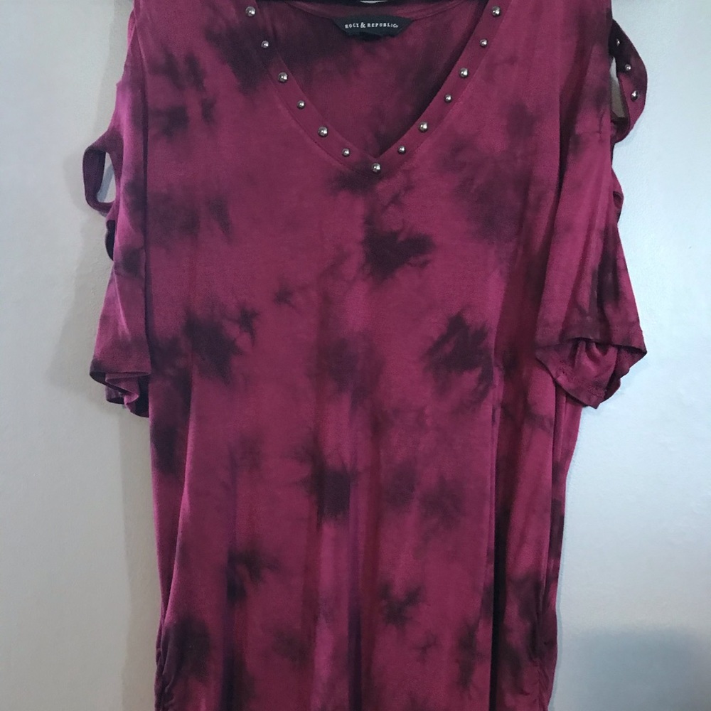 Rock and Republic tie dye cold shoulder top